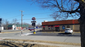 Dairy Queen Grill Chill outside