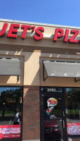 Jet's Pizza outside