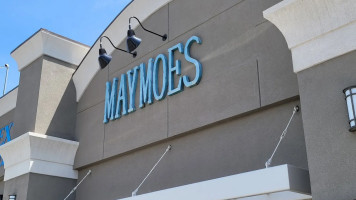 Maymoes Cajun Grill outside