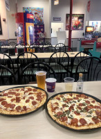 Chuck E. Cheese Dentro