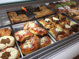 Tony's Di Napoli food