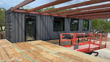 Tree Haus Tavern outside