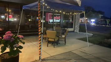 Ruby Tuesday outside