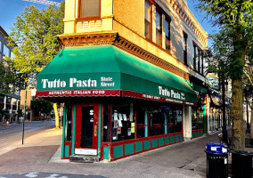 Tutto Pasta State Street outside