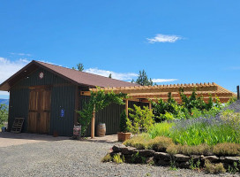Elio's Restaurant outside