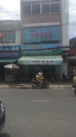 Deanasco outside