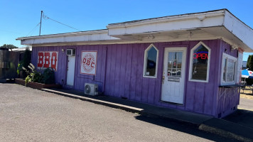 Oregon Barbecue Company outside