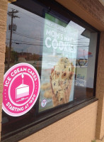 Baskin-robbins outside