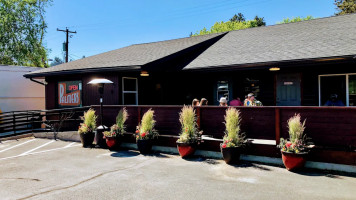 Palmer's Cafe outside