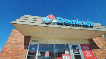 Domino's Pizza outside