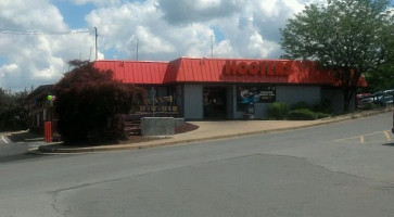Hooters outside