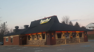 Pizza Hut outside