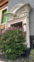 The Cheesecake Factory outside