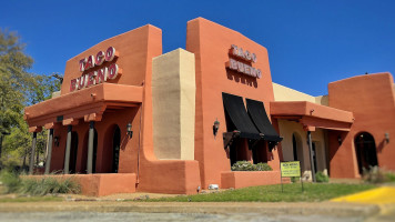 Taco Bueno outside