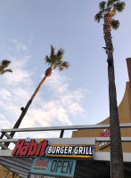 The Habit Burger Grill outside