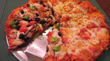 Round Table Pizza food