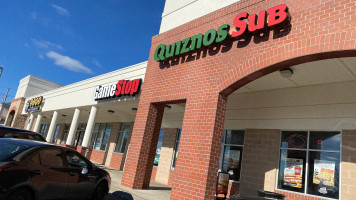 Quiznos outside