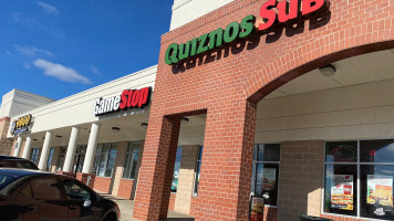 Quiznos outside
