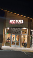 Mod Pizza outside