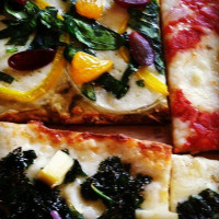 Jules Thin Crust food