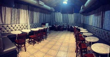 Murry's inside