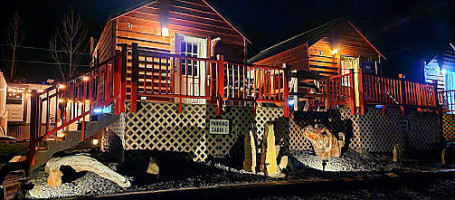 Boggan's Oasis outside