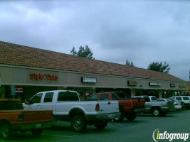 Cuca's Mexican Food outside