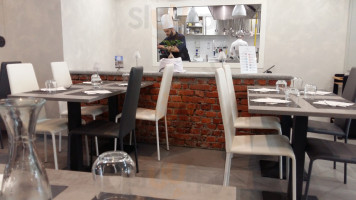 Chen's Kitchen inside