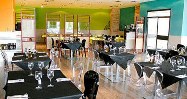 Oscar's inside