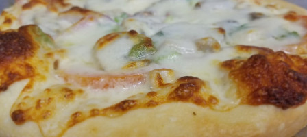 Original Pete's Pizza food