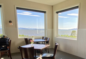 Chuckanut Manor Seafood Grill Dentro