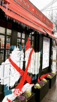 Le Chat Noir outside