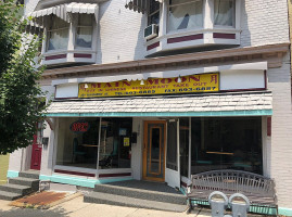 Main Moon Hollidaysburg outside
