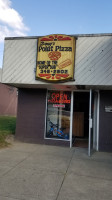 Doug's Point Pizza outside