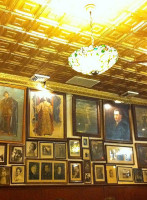 Victor Cafe outside