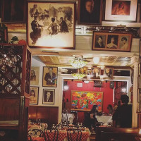 Victor Cafe inside