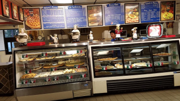 Milano's Pizza outside