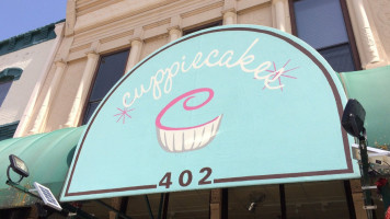 Cuppiecakes outside