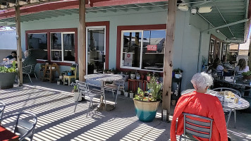 Ermy's Cafe outside