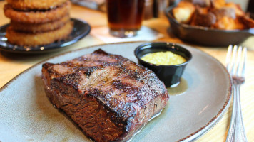 Fielding's Wood Grill food