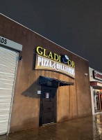 Melanzana Pizza outside