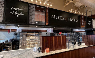 Mozzafiato Pizzeria inside