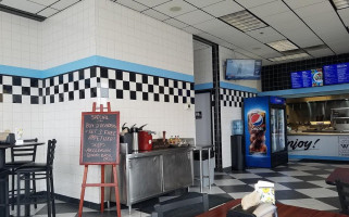 Gp's Greek Kitchen outside