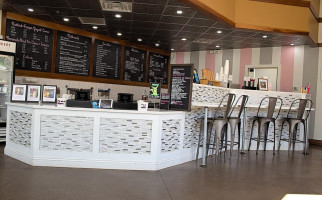 Pav's Creamery inside