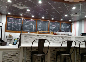Pav's Creamery inside