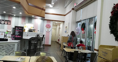 Pav's Creamery inside