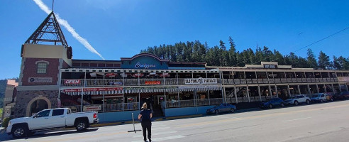 Travel Lanes & Supper Club outside