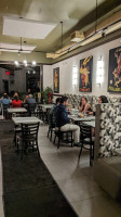 Sandro's Italian inside