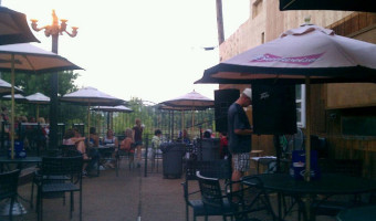 Hurricane Grill Wings outside