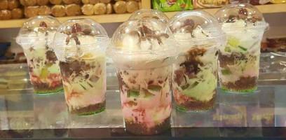 Yogurtland food